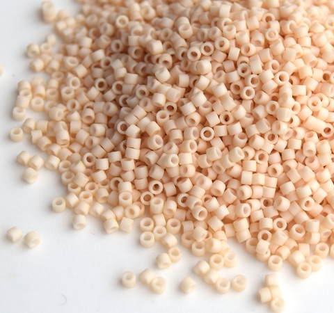 DB-0353 Бисер цилиндрический Миюки делика 11/0 /Miyuki delica 11/0 Dark Cream Matted