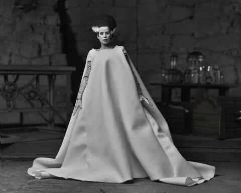 Фигурка NECA Universal Monsters: Bride of Frankenstein (B&W)