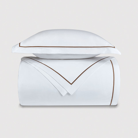 Постельное белье 2 спальное евро Сlaire&Caroll George белое с темно-коричневым кантом