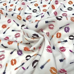 Шелк Италия с помадами и поцелуями