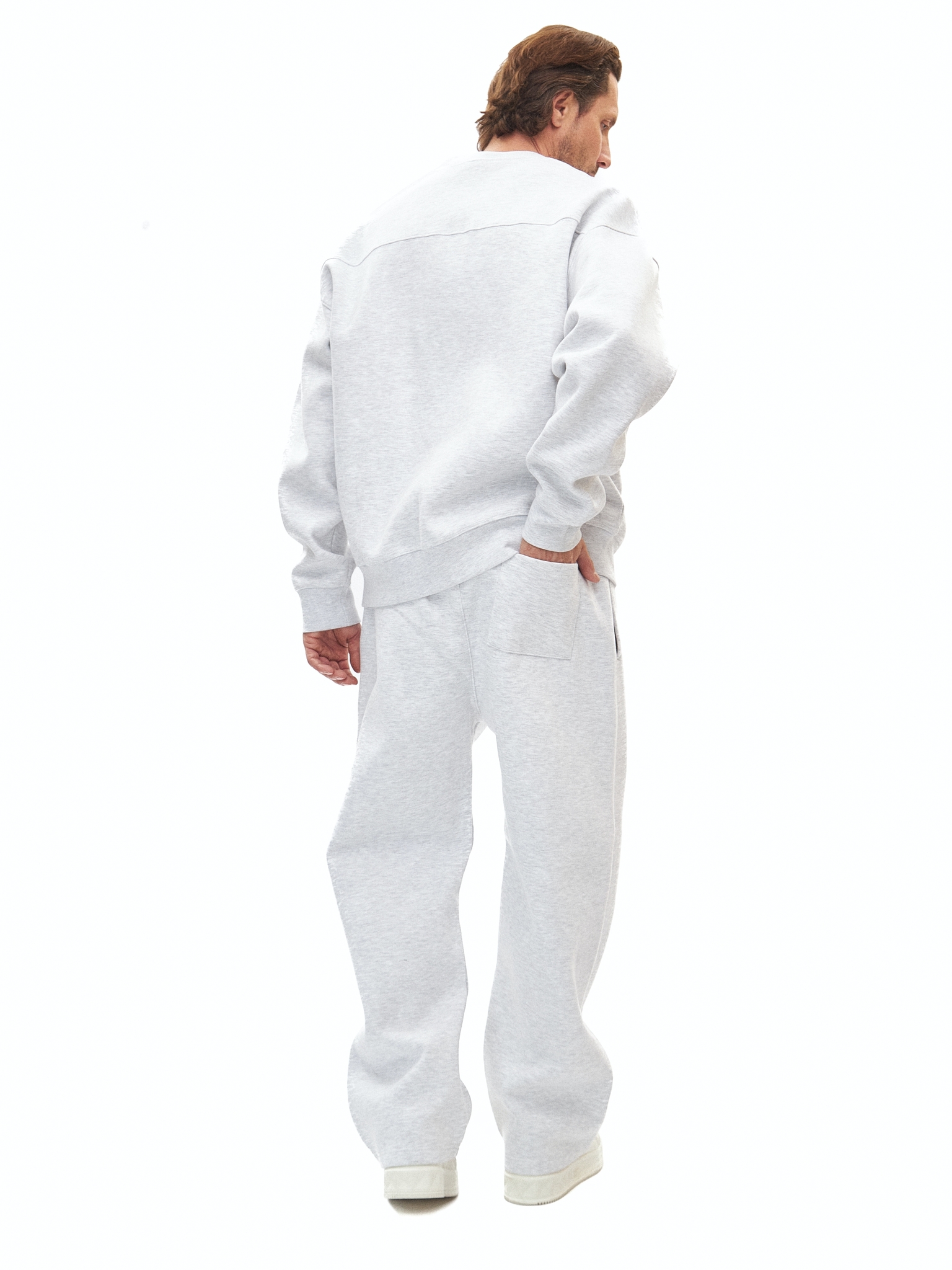 Светло-серый спортивный костюм Laine 03