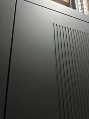 Входная металлическая дверь с зеркалом Брендорс Арт Деко 075 Зеркало 3D Белый софт (черная фурнитура)