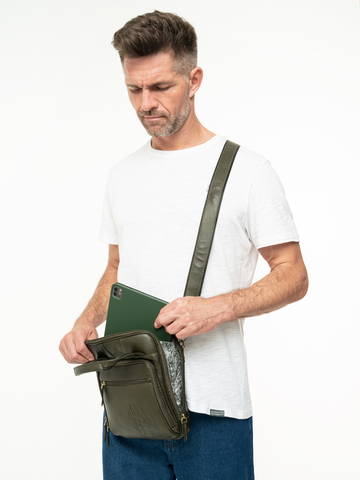Кожаный кейс-планшет компактный цвета зелёного хаки