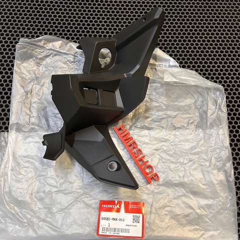 Honda Пластик левый черный под одну конопку CRF 1000 64581-MKK-D00