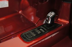 Электромобиль Rivertoys Volkswagen Touareg вишневый глянец (VOLKSWAGEN-TOUAREG-CHERRY)