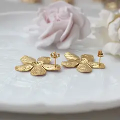 Серьги пусеты Цветы с эмалью, розовый, 32 мм, сталь, позолота, СГ033