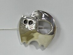 Киса (брошь из серебра)