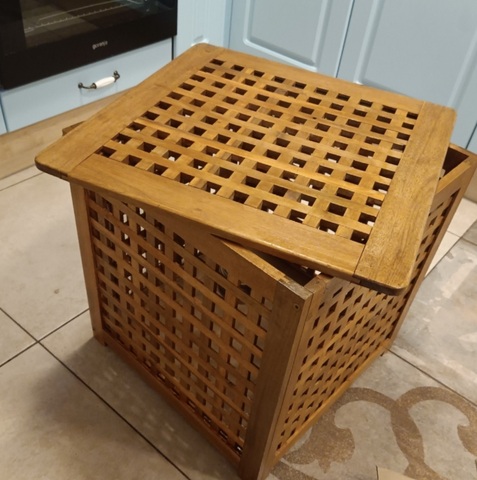 Цвет Карагач BL-0037. Дерево до покрытия было темно желтого оттенка, цвет лег ярче, не забывайте при выборе палитры учитывать особенности вашей древесины.