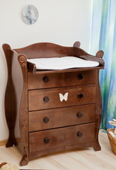 С 577 Комод с настилом, резьба №11, накладка №3 (бабочка) (шоколад)