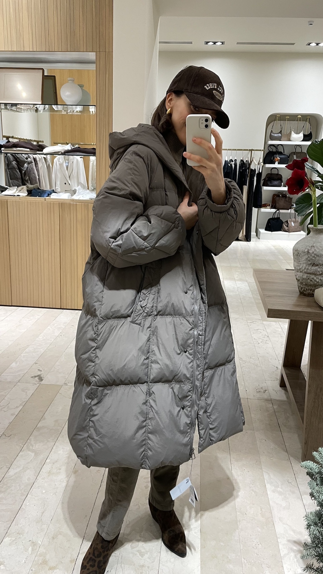 Пуховик oversize расклешенный к низу