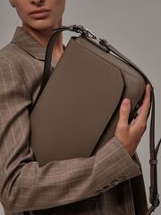 Сумка кожаная на плечо тауп