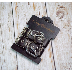 Наручники однослойные, прямоугольной формы, чёрного цвета