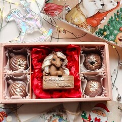 Новогодняя лошадь и шоколадные конфеты/105 гр