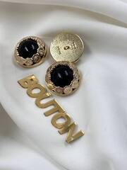 Пуговицы золотистые объемные с черным камнем и обрамлением в форме цветочков