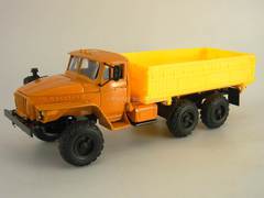 Ural-5557 agricultural truck orange-yellow Elecon 1:43