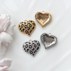 Подвеска с Сердце с фактурной эмалью, 22*22 мм, родий, П830