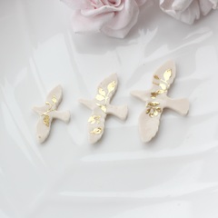 Подвеска Птица голубь, белый с золотом, M 41*27 мм, S051