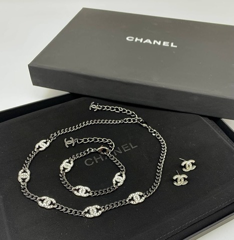 Пояс, браслет и серьги Chanel