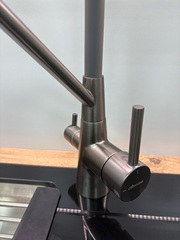 Cмеситель для кухни с выходом для питьевой воды и гибким силиконовым изливом Accoona A5179ST-19 оружейная сталь