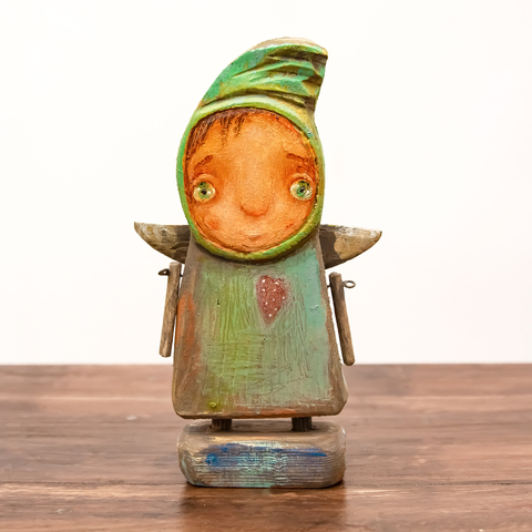 Деревянная статуэтка 