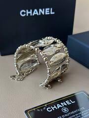 braslet-manzheta-shirokij-s-dvumya-zastezhkami-chanel-cvet-shampan