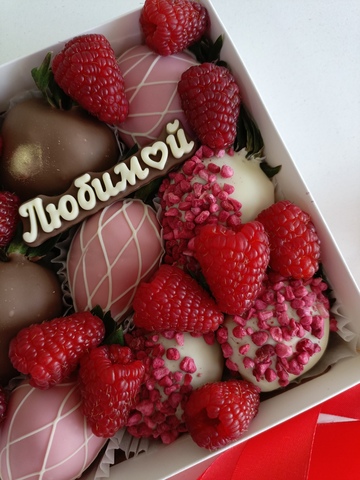 Клубника в шоколаде с малиной