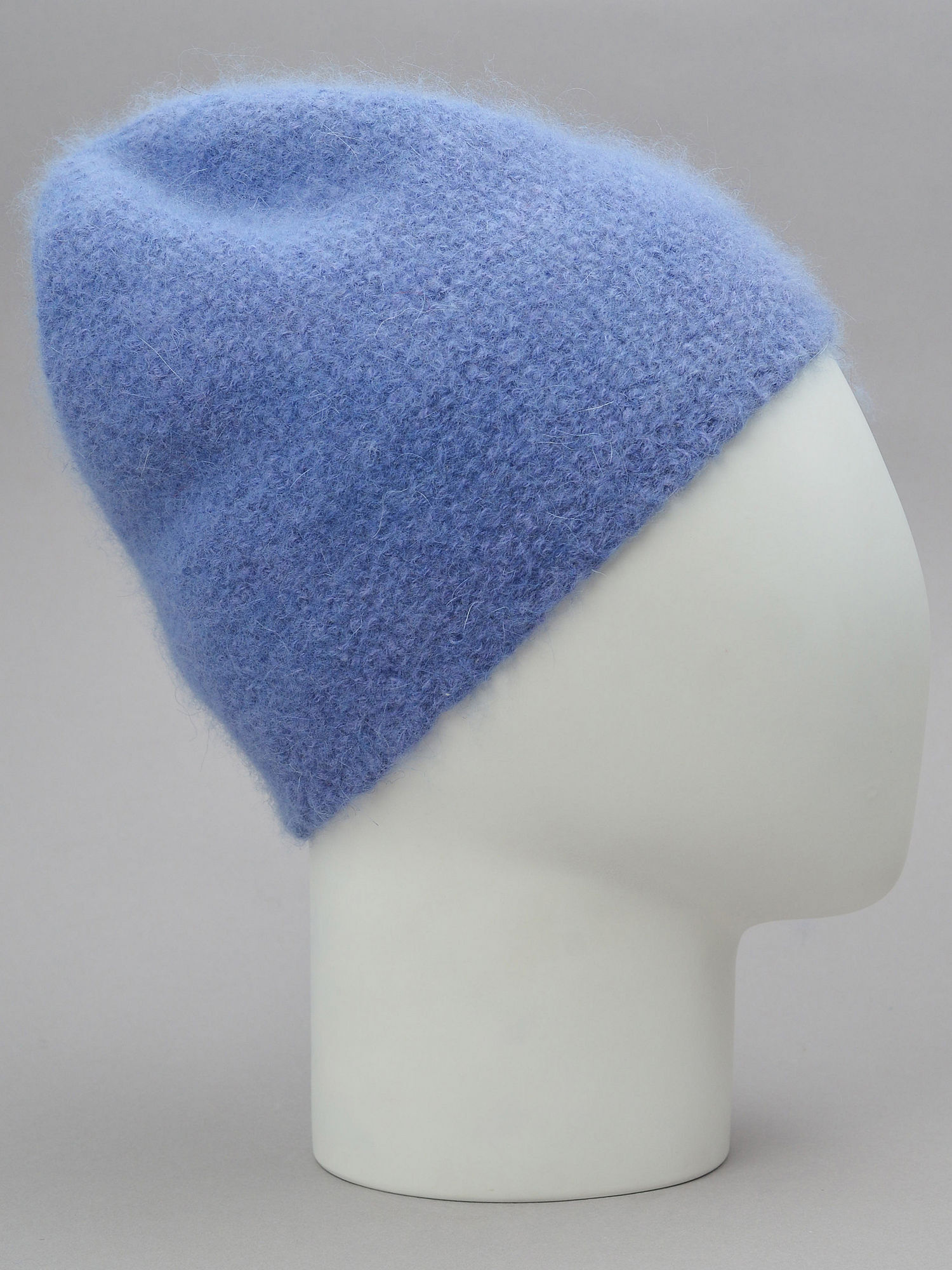 Шапка бини женская из ангоры голубой цвет вязаная женская шерсть пушистая на манекене головы