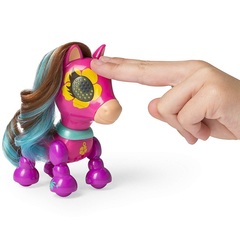 Милая пони Нова Зуммер