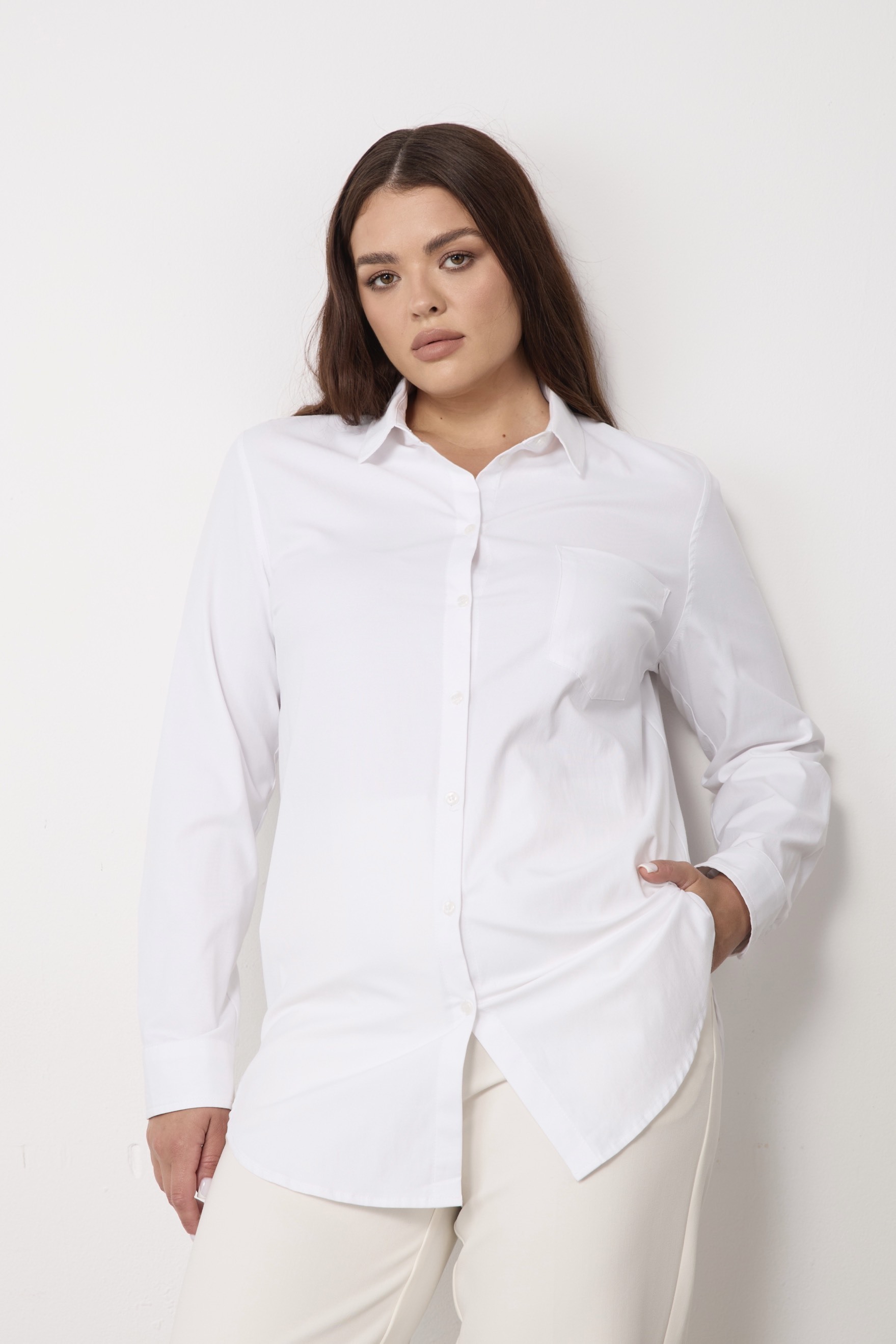 Рубашка удлиненная с карманом; белый