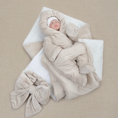 Демисезонный комплект на выписку 5 предметов