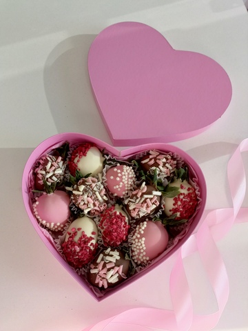 Сердце из клубники в шоколаде 