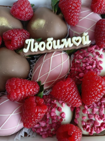 Клубника в шоколаде с малиной