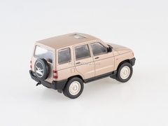 UAZ-3160 1998-2003 pearly-beige 1:43 DeAgostini Auto Legends USSR #228