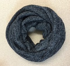 Однотонный шарф-снуд ANRU черно-серый меланж - стильный и теплый аксессуар для демисезона и зимы.