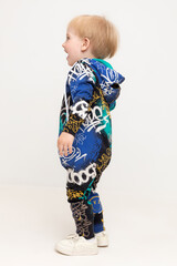 комбинезон  для мальчика  КР 6530/черный,яркое граффити к526