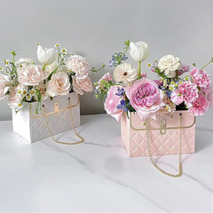 Сумка для цветов с цепочкой, Светло-розовый, 15*10,5*10 см (Д*В*Ш), 1 шт.