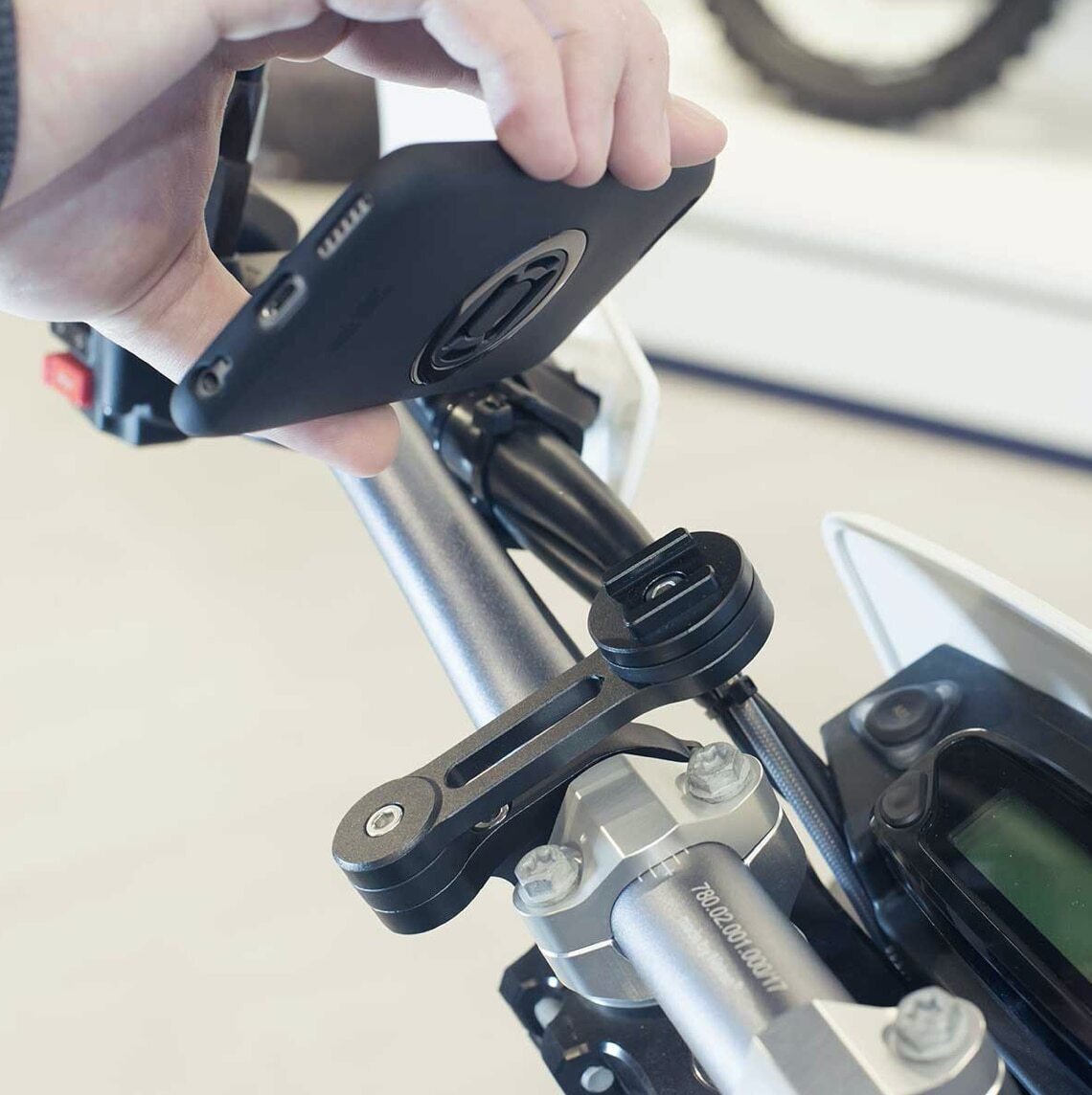Набор креплений для мотоцикла SP Connect MOTO BUNDLE CASES для iPhone (c чехлом) (12 MINI)