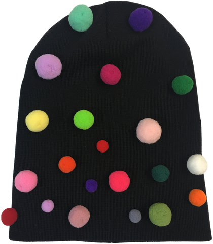 Черная шапочка с разноцветными пумпончиками