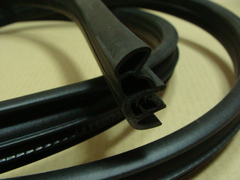 уплотнение проема двери задней УАЗ-3163 (с 2018 г.) двухтрубчатое