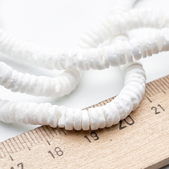 Ракушка, размер около 5,5*1,5 мм, цена за отрезок 19 см (1/2 нити)