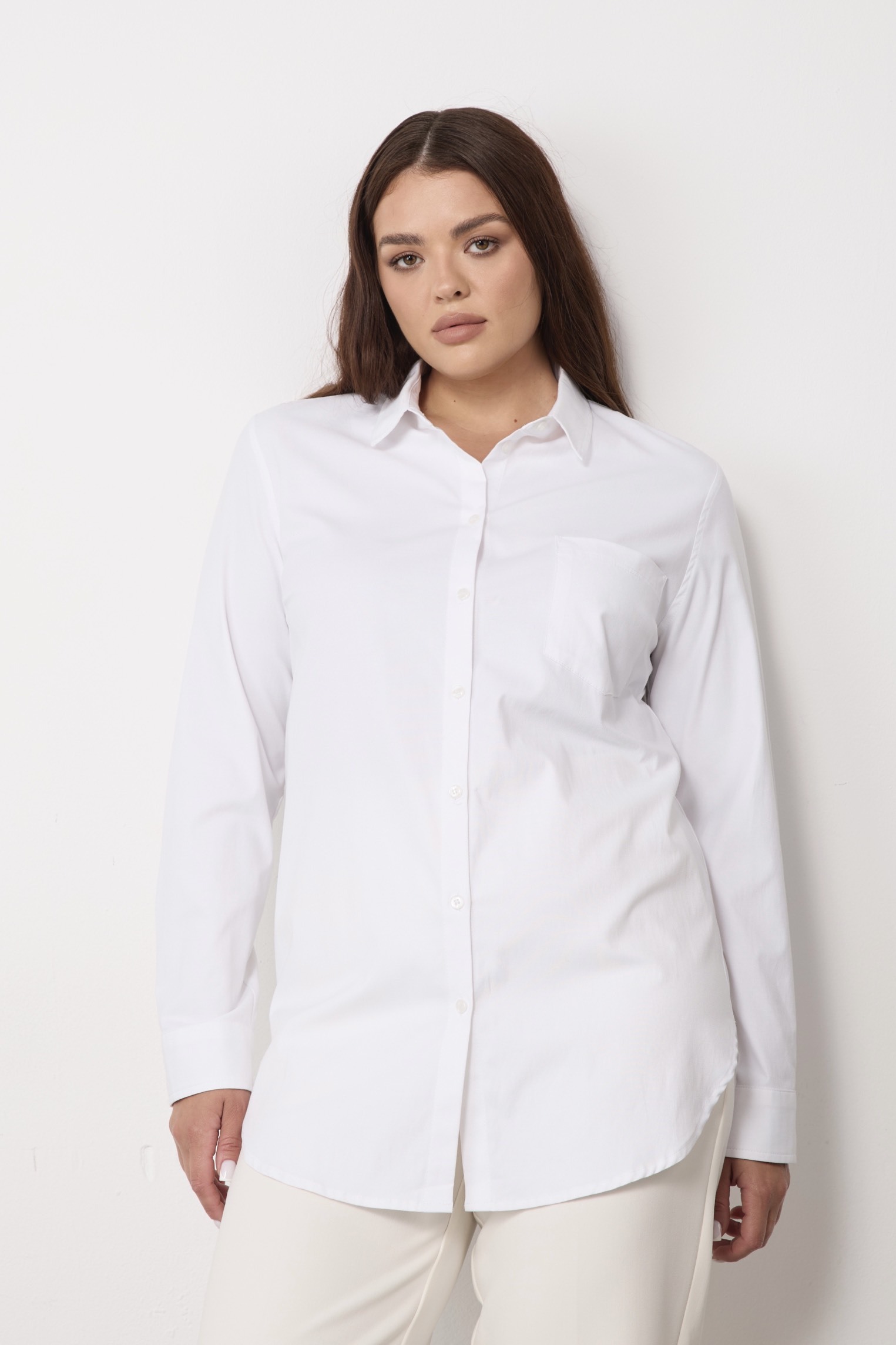 Рубашка удлиненная с карманом; белый