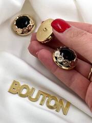 Пуговицы золотистые объемные с черным камнем и обрамлением в форме цветочков