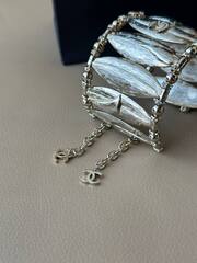 braslet-manzheta-shirokij-s-dvumya-zastezhkami-chanel-cvet-shampan