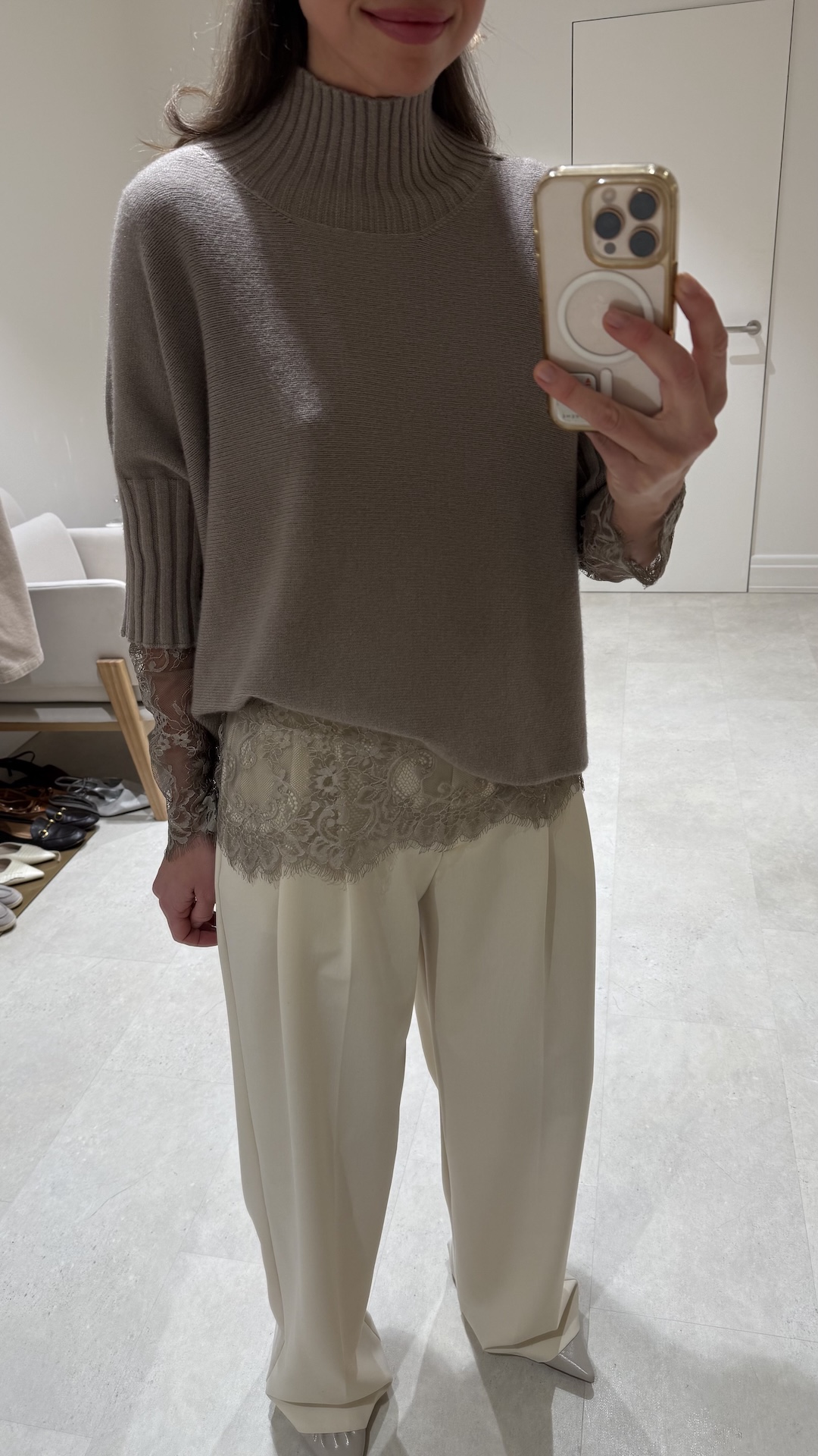 Брюки с умеренными защипами