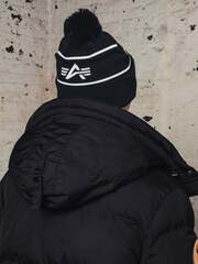 Шапка Alpha Industries Essential Pom Beanie Black (Черная)