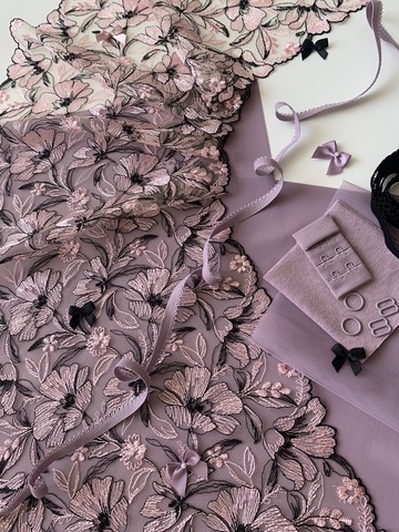 Вышивка на сетке розовая/черная 23 см