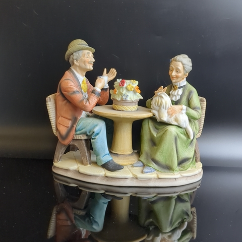 Статуэтка "Семья" ("Бабушка с дедушкой"), фарфор, роспись, Европа, 1980-2000 гг.