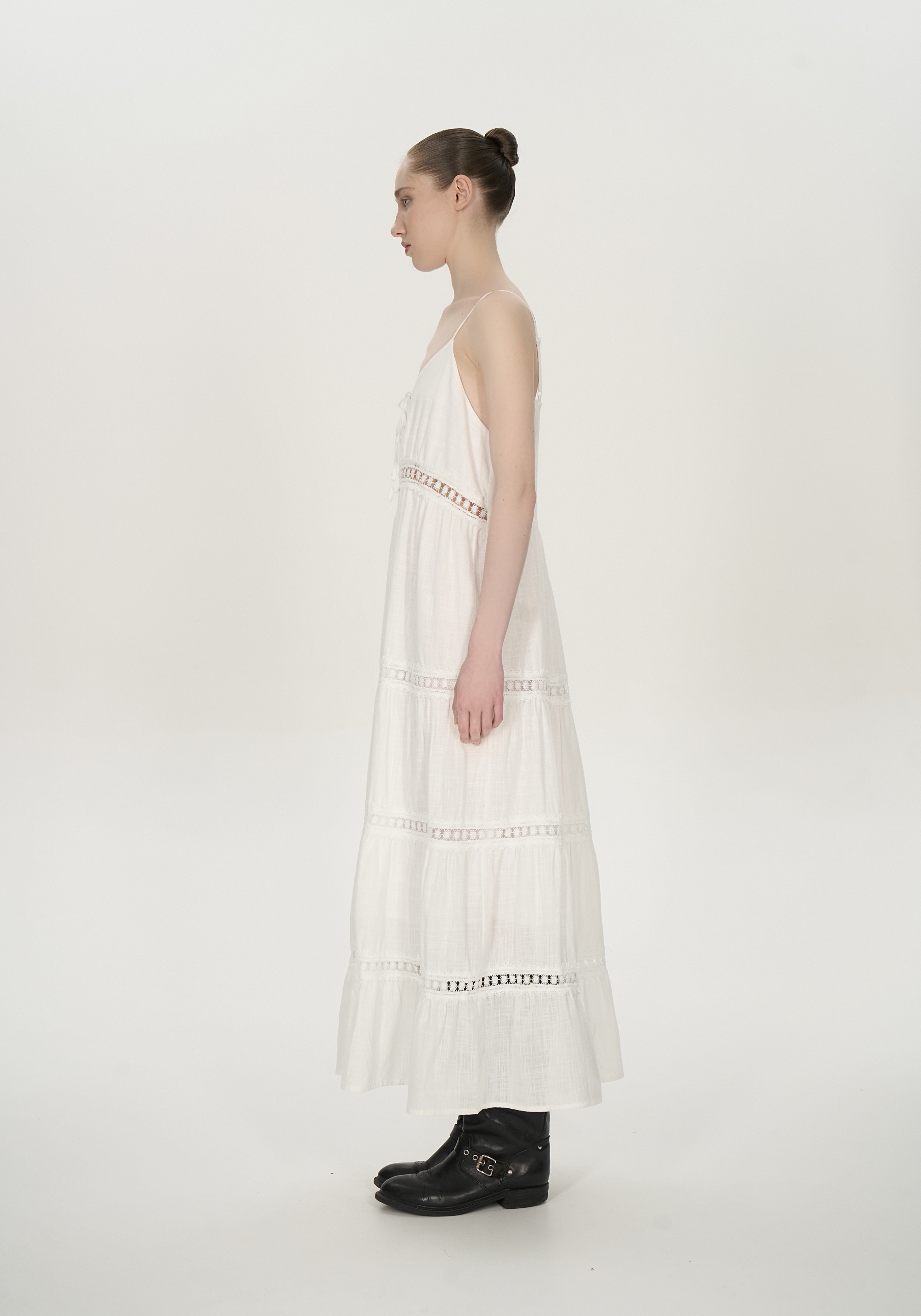 Платье на бретелях, белое