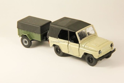 UAZ-469 beige with trailer Agat Mossar Tantal 1:43