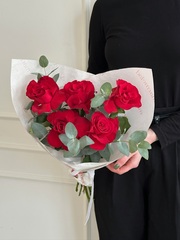 Букет из французских роз и эвкалипта